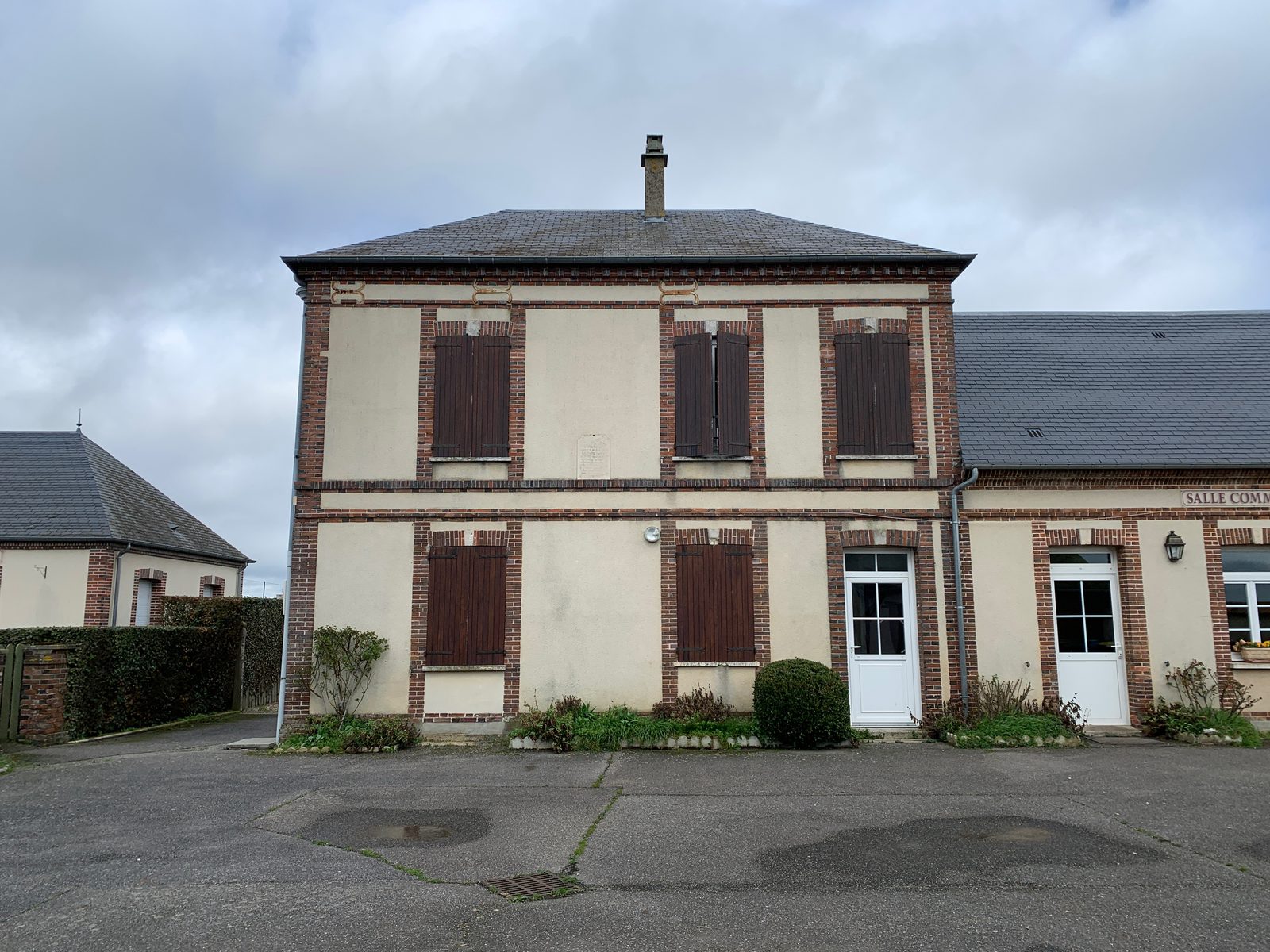Logements de secours rénovés à Mesnils-sur-Iton